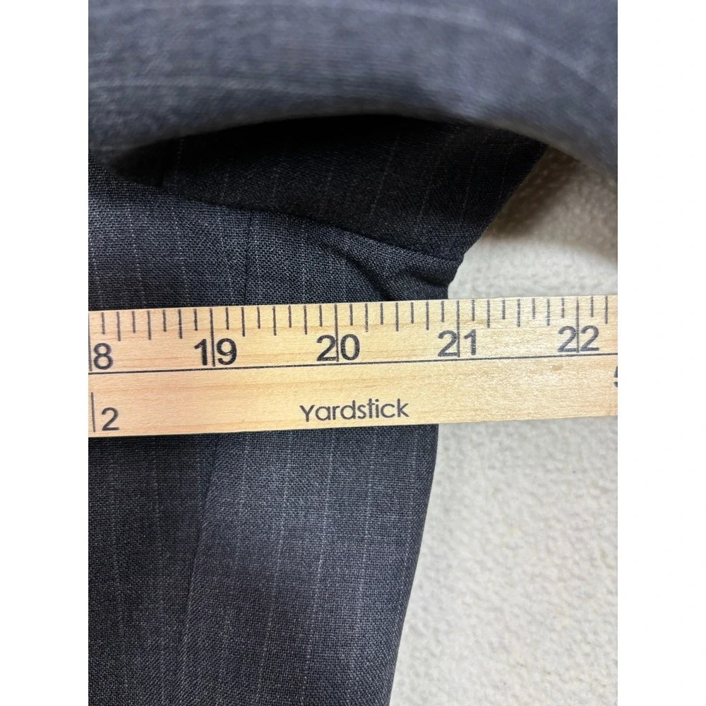 Hart Schaffner Marx Mens 41R 2 piece Pinstripe Suit Grey 2 Button 34x28 Pants